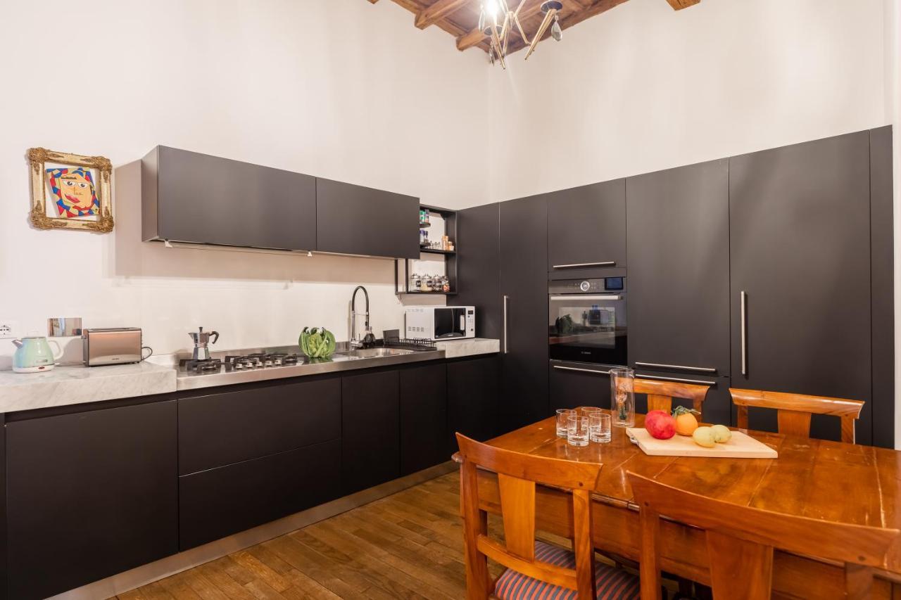 Chic And Style In Historical Via Giulia Apartment โรม ภายนอก รูปภาพ