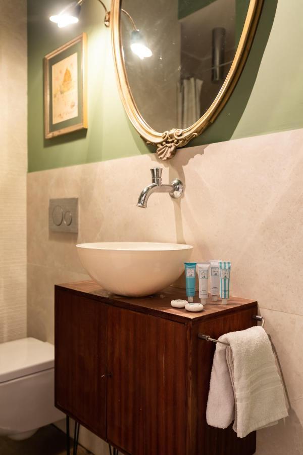 Chic And Style In Historical Via Giulia Apartment โรม ภายนอก รูปภาพ