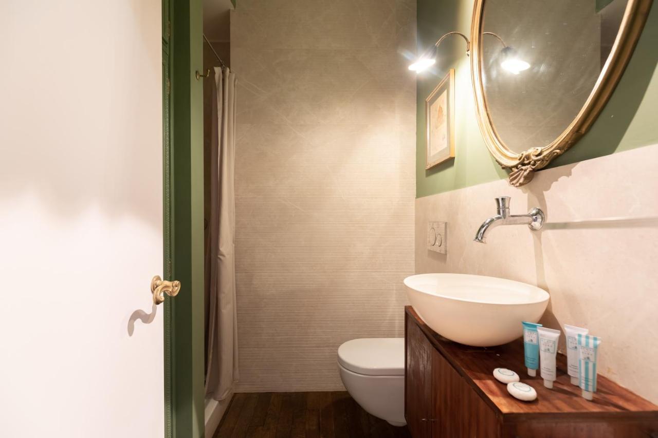 Chic And Style In Historical Via Giulia Apartment โรม ภายนอก รูปภาพ